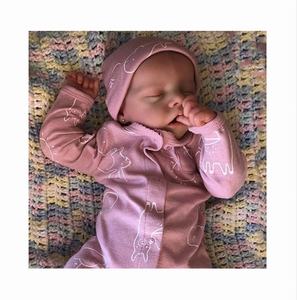 Muñeca <span class=keywords><strong>Reborn</strong></span> Realista <span class=keywords><strong>de</strong></span> 18 Pulgadas, Recién Nacida Dormida, Cuerpo <span class=keywords><strong>de</strong></span> Tela Suave, Bebé Niña Realista con Juguete <span class=keywords><strong>de</strong></span> Alimentación - Product Image 1
