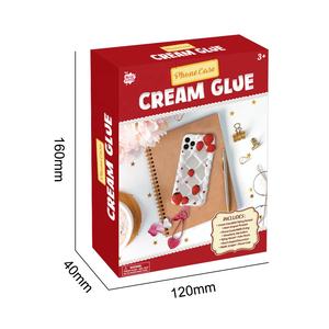 Cadeau d'anniversaire populaire : Coques <span class=keywords><strong>de</strong></span> téléphone 3D en slime crème personnalisables DIY pour iPhone 13, 14, 15 avec accessoires <span class=keywords><strong>de</strong></span> bricolage et breloques fraise - Product Image 4