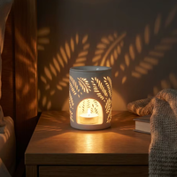 Brûleur d'huiles essentielles en céramique blanche moderne, design de fleur creuse, porte-bougie chauffe-plat en porcelaine, diffuseur d'arômes pour la décoration de la maison