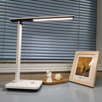 2022 nouvelle Arrivée BRICOLAGE Bureau Lampada Oeil-soin Étude D'apprentissage LED Table Lampe de Bureau Lampe de Lecture avec Rechargeable Li Batterie