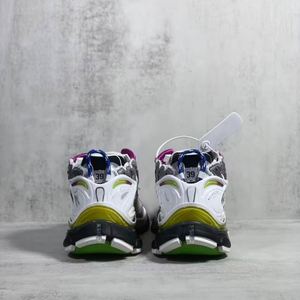 รองเท้ากีฬาลำลองสำหรับผู้ชายคุณภาพสูง ผลิตด้วยมือ เหมาะสำหรับวิ่งและเดินกลางแจ้ง ระบายอากาศได้ดีด้วยวัสดุตาข่าย พื้นรองเท้าทำจากยาง - Product Image 3