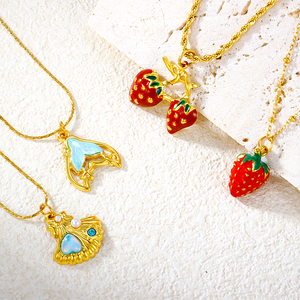 Nueva Cadena de clavícula de acero inoxidable que no se desvanece, collar con colgante de fresa que gotea aceite rojo de fruta dulce a la moda - Product Image 1