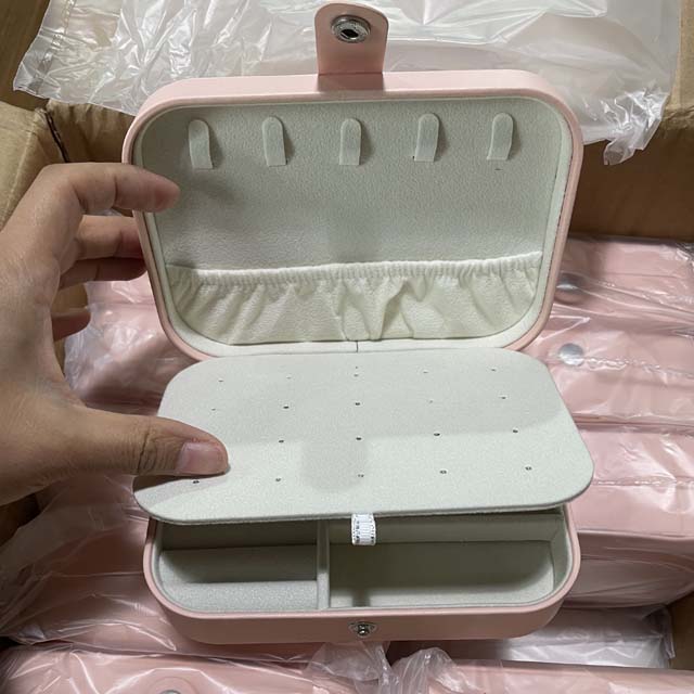 Low Moq Custom Logo Wholesale Luxury Pu Leather Jewelry Box Organize Case Leather Mini Travel Jewelry Boxes