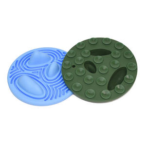 Venta al por mayor Anti-asfixia perro rompecabezas cuenco antideslizante de silicona alimentador lento perro lamer Mat para perros gatos - Product Image 4