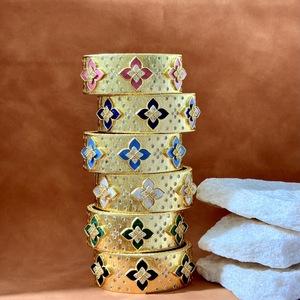 Brazalete de Lujo con Diseño de Trébol de Cuatro Hojas, con Diamantes Brillantes y Piedras de Ágata Natural Blanca - Product Image 3