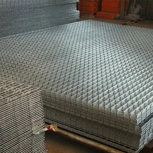 Grillage galvanisé robuste pour l'élevage de volailles, la protection du bétail et les enclos - Product Image 1