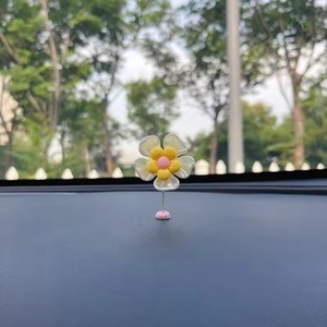 Ornements mignons pour console centrale de voiture, tournesols à tête oscillante, décorations vibrantes pour tableau de bord et intérieur de voiture - Product Image 3