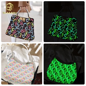Rollo de piel sintética de tela <span class=keywords><strong>PU</strong></span> sintética fluorescente luminosa <span class=keywords><strong>que</strong></span> brilla en la oscuridad para hacer DIY decoración de bolsos - Product Image 6