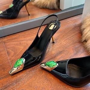 Escarpins de luxe pour femmes à bout carré en métal, design élégant, talon irrégulier orné de pierres précieuses, sexy, à talon ouvert et bout fermé - Product Image 1