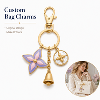 Colgante de oro personalizado para bolso, con flor esmaltada, campana y nácar, con cierre de langosta, para bolsos y carteras, venta al por mayor, personalizado de fábrica