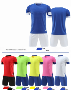Completi Sportivi da Calcio per Ragazzi Design alla Moda Maglia da Calcio Personalizzata con Stampa a Trasferimento Termico 100% Poliestere - Product Image 1