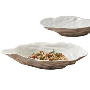 Assiette en céramique blanche en forme de coquille d'huître fabriquée <span class=keywords><strong>à</strong></span> la main pour la vaisselle de restaurant - Product Image 1