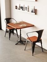 Ensemble de petites chaises de table à manger carrées en bois massif de style antique pour les cafés commerciaux, les restaurants, les bars et les restaurants.