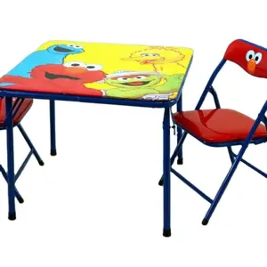 Set Meja dan Dua Kursi Anak-anak dengan Desain Cetak