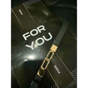 Cinturón Ajustable para Mujer Fiori con Hebilla de Marco Cuadrado de Aleación, Estilo Casual de PU - Product Image 1