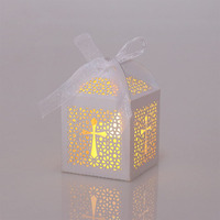 Boîte à cadeaux en papier blanc, boîtes à bonbons découpées au laser avec rubans, boîtes à cadeaux de baptême