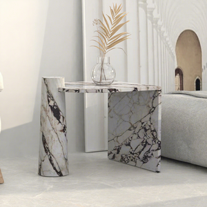 Mesa Auxiliar de Mármol Calacatta de Lujo, Diseño Ovalado Moderno con Estructura Metálica para Dormitorio y Hotel, Muebles de Alta Gama por RicoGlobal - Product Image 1