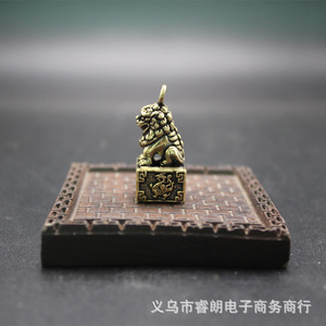 Llavero de Latón con Sello Pixiu, Pequeño Colgante, Adorno de Escritorio, Ornamento Portátil con Diseño de Animal - Product Image 3