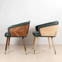 JP Vente en gros d'usine Tabouret de restaurant de loisirs nordiques pour la maison Chaise en bois massif Chaise de salon en cuir à dossier souple Chaise de café