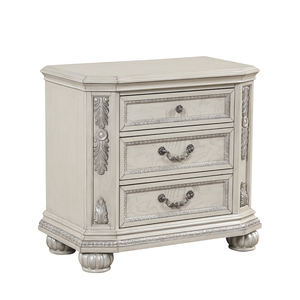 Cama de Dormitorio Gris Claro de Lujo - Cama Tapizada con Tachuelas y Tallados Ornamentales, Muebles de Cama de Estilo Provincial Francés - Product Image 3