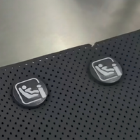 Machine industrielle automatique JK-DS158 pour l'application de boutons à œillets, spécialement conçue pour les boucles de sièges de voiture, aligne le logo automatiquement