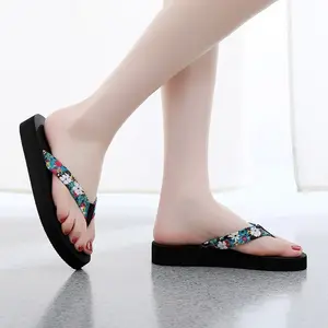 Hot Selling 2024 New Summer Beach Fashionable Sandals Casual Flip Flops For Women's Sandals Wholesale