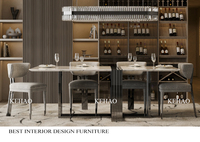 Table à manger rectangulaire moderne haut de gamme en marbre avec base géométrique en acier inoxydable doré pour villa et appartement de luxe