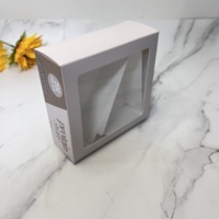 Petite boîte à gâteau carrée, sécuritaire pour les aliments, avec fenêtre, design triangulaire, en carton recyclable, finition dorée mate, gaufrage, pelliculage mat