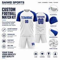 Kit de football personnalisé avec maillots et shorts unisexes durables, respirants et écologiques, personnalisation du logo au dos du col