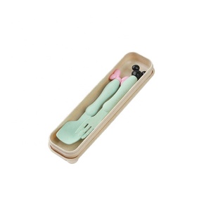 Ensemble de couverts fourchette cuillère pour enfants <span class=keywords><strong>vaisselle</strong></span> en paille de blé réutilisable 2 ensembles de <span class=keywords><strong>vaisselle</strong></span> en paille de blé dégradable portable - Product Image 4