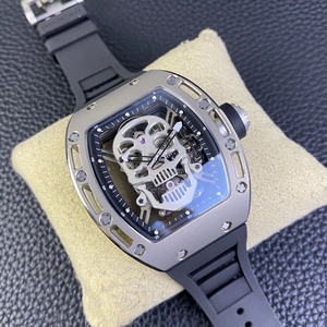 Reloj de Lujo Tonneau con Diseño de Calavera, Caja en Tono Titanio, Correa de Goma Negra con Esfera de Calavera 3D - Product Image 2