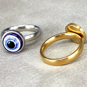Vente flash Bague en acier inoxydable plaquée or avec œil de démon en émail Bijoux Bague œil maléfique bleu pour femmes - Product Image 3