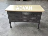 Bureau d'enseignant en MDF de haute qualité avec structure en acier, mobilier scolaire au design ergonomique, confortable pour la salle de classe, le centre commercial et le bureau à domicile