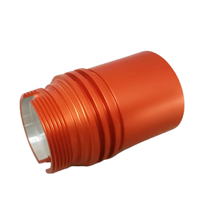 Carcasa cilíndrica roscada de aluminio anodizado naranja, mecanizada por CNC a medida, con ranura superior tubular para piezas de equipos de motocicleta - Product Image 3