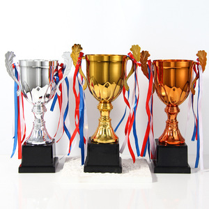 Trofeos Metálicos Golden Palace en Oro, Plata y Bronce de 1.5 kg, Artículos de Premiación con Impresión de Logotipo para Eventos Escolares, Deportivos y Empresariales - Product Image 2