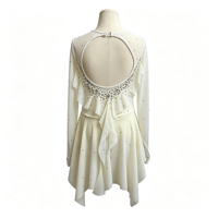 Robe de patinage artistique blanche ivoire pour enfants et adultes, à manches longues en maille, avec strass argentés et dos à volants, pour compétition et spectacle de patinage sur glace