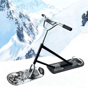 Un scooter des neiges conçu spécifiquement pour les enfants, adapté à une utilisation en extérieur par les enfants et les adolescents pendant l'hiver - Product Image 3