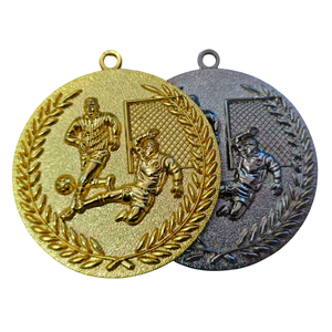 Medaglie di calcio in stile moderno <span class=keywords><strong>con</strong></span> nomi di giocatori incisi al Laser e date temi di croce d'angelo stampati UV personalizzati per i premi del nuovo anno - Product Image 3