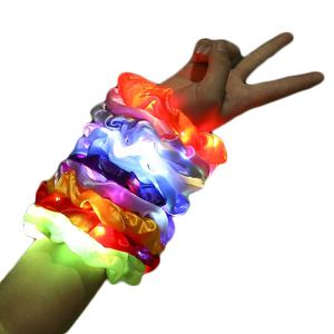Light <span class=keywords><strong>Up</strong></span> Hair Scrunchies Satin Silk Flash LED Hair Ties Halloween Christmas PARTY Ponytail Holder per ragazze con 3 modalità di luce - Product Image 3