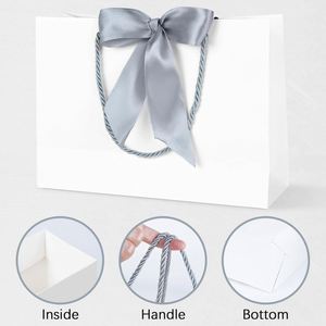 ถุงกระดาษของขวัญพิมพ์ลายตามสั่ง ถุงกระดาษช้อปปิ้งสุดหรู ขายส่ง พร้อมโลโก้ของคุณเอง สำหรับธุรกิจเสื้อผ้า - Product Image 4