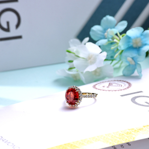 Anillo de Cóctel de Oro Sólido de 14K Personalizado con Zafiro Ovalado Cultivado en Laboratorio y Halo de Diamantes Cultivados en Laboratorio para Mujer - Product Image 2