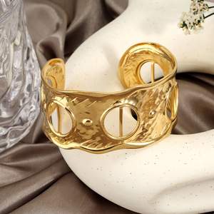 Nueva Pulsera de Acero de Titanio con Corazón Abierto Electrochapado, Estilo Hip Hop, Diseño Clásico y Moderno para Chicas - Product Image 4