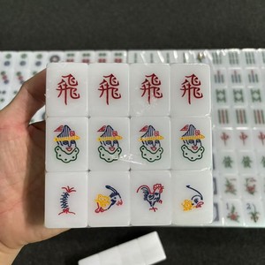 Fichas de Mahjong de Acrílico Cristalino Blanco Suet Jade de la Película Kung Fu Mahjong, Juego de Mahjong de Lujo con Acabado Artesanal - Product Image 4