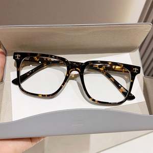 Gafas de Lectura Multifocales Fotocromáticas Cuadradas con Montura TR90 Vintage 2025 para Presbicia y Visión de Lejos para Hombres y Mujeres - Product Image 2