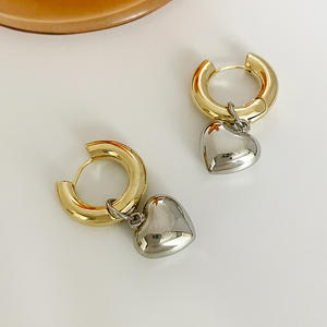 2025 nuevo diseño coreano de alta calidad para mujer pendientes de gota de corazón de oro de 18K de alta calidad pendientes de aro Huggie de latón de moda - Product Image 5