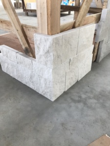 Esterno esterno naturale split pannelli decorativi della parete di <span class=keywords><strong>pietra</strong></span> tegola di tacchino bianco botticino calcare rivestimento della parete per edifici - Product Image 2