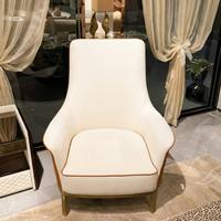 Fauteuil d'appoint Bergère moderne et contemporain à dossier haut en tissu, design de luxe discret pour villa, salon, appartement, hôtel, en bois massif