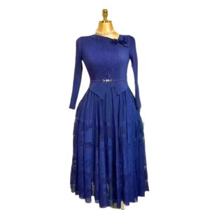 Abito Plissettato Vintage Miyake 2025 <span class=keywords><strong>con</strong></span> Collo Asimmetrico, Taglie Forti, Tinta Unita, <span class=keywords><strong>Gonna</strong></span> Svasata, Vita Impero, in Poliestere Antistatico - Product Image 5