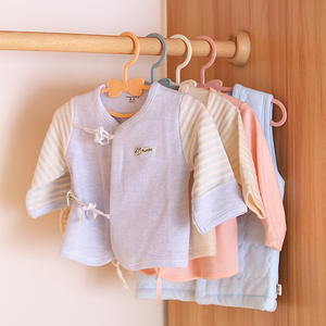 Perchas para ropa de bebé MianShi, de plástico, con forma de lazo, tipo gancho, para guardar y secar ropa de bebés y niños, juego de perchas en azul, rosa y beige. - Product Image 1