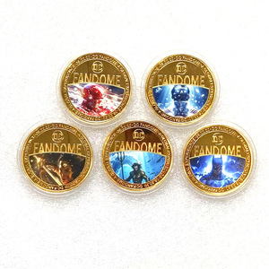 Moneda Conmemorativa Red Lightning Champion 2026: Cinco Poses de Héroes de Películas, Estuche de Hierro Bañado en Oro - Product Image 1